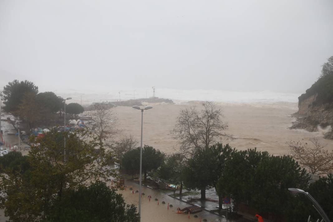 Şile’de hasar tespit ve temizlik çalışmaları yapılıyor - Resim: 14